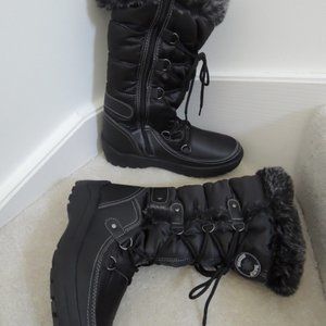 Ladies Boots Size 8 1/2 M by Daily Shoes Faux Fur Waterproof Black Quilt Lace Up